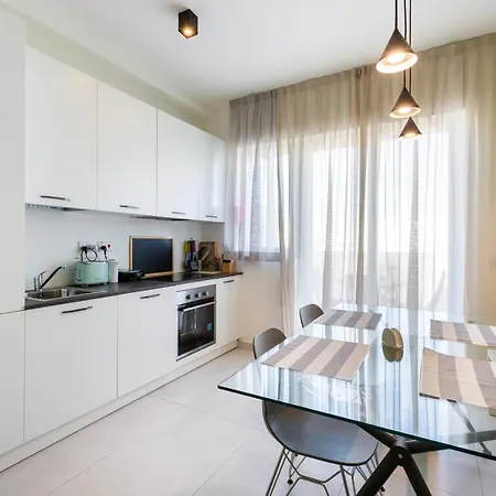 Apartment Stylish, Comfortable 2br With Wifi & Prvt Balcony By 360 Estates